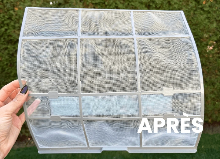 Filtre de thermopompe murale nettoyé et propre prêt à l'utilisation